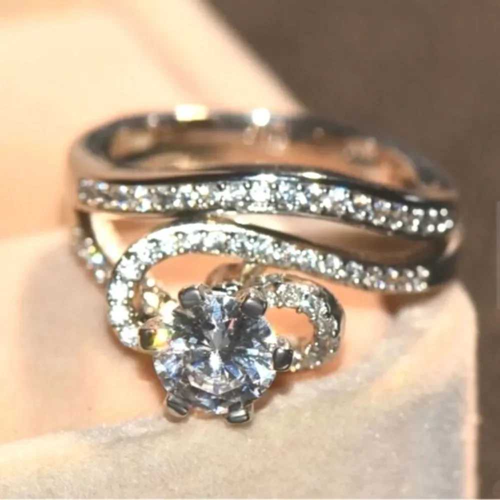 Women's Luxury Style Large 6-Prong Simulated diamond Eternity wedding ring sz 9